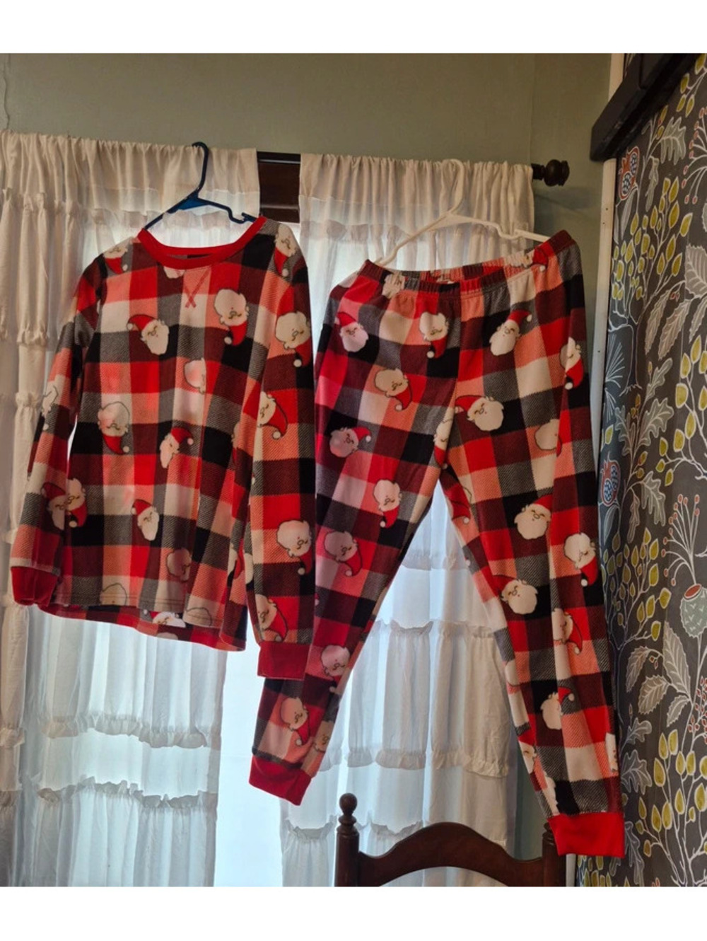 Holiday pj's like new